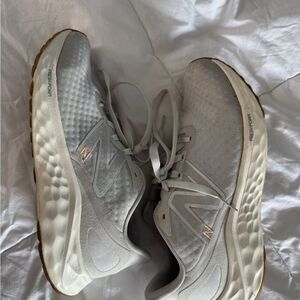 New Balance Fresh Foam Roav Sneakers Women’s 7.5 White Gray Rose Gold